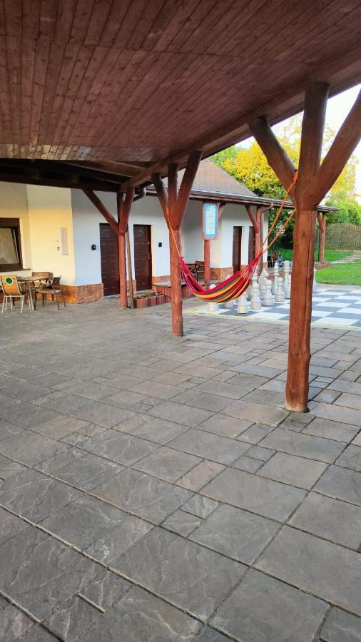 Hotel Nenufar Kościan Buitenkant foto