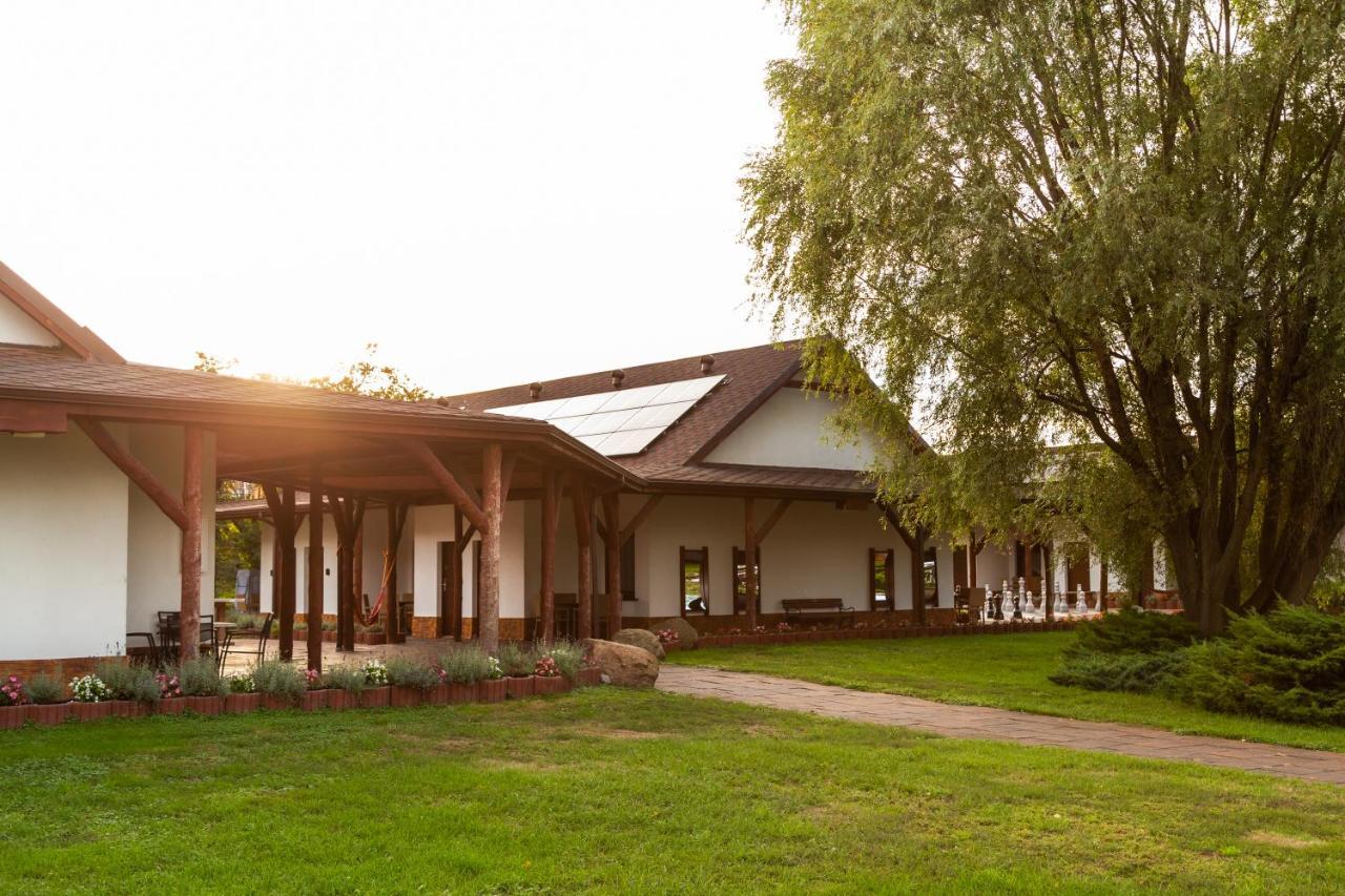 Hotel Nenufar Kościan Buitenkant foto